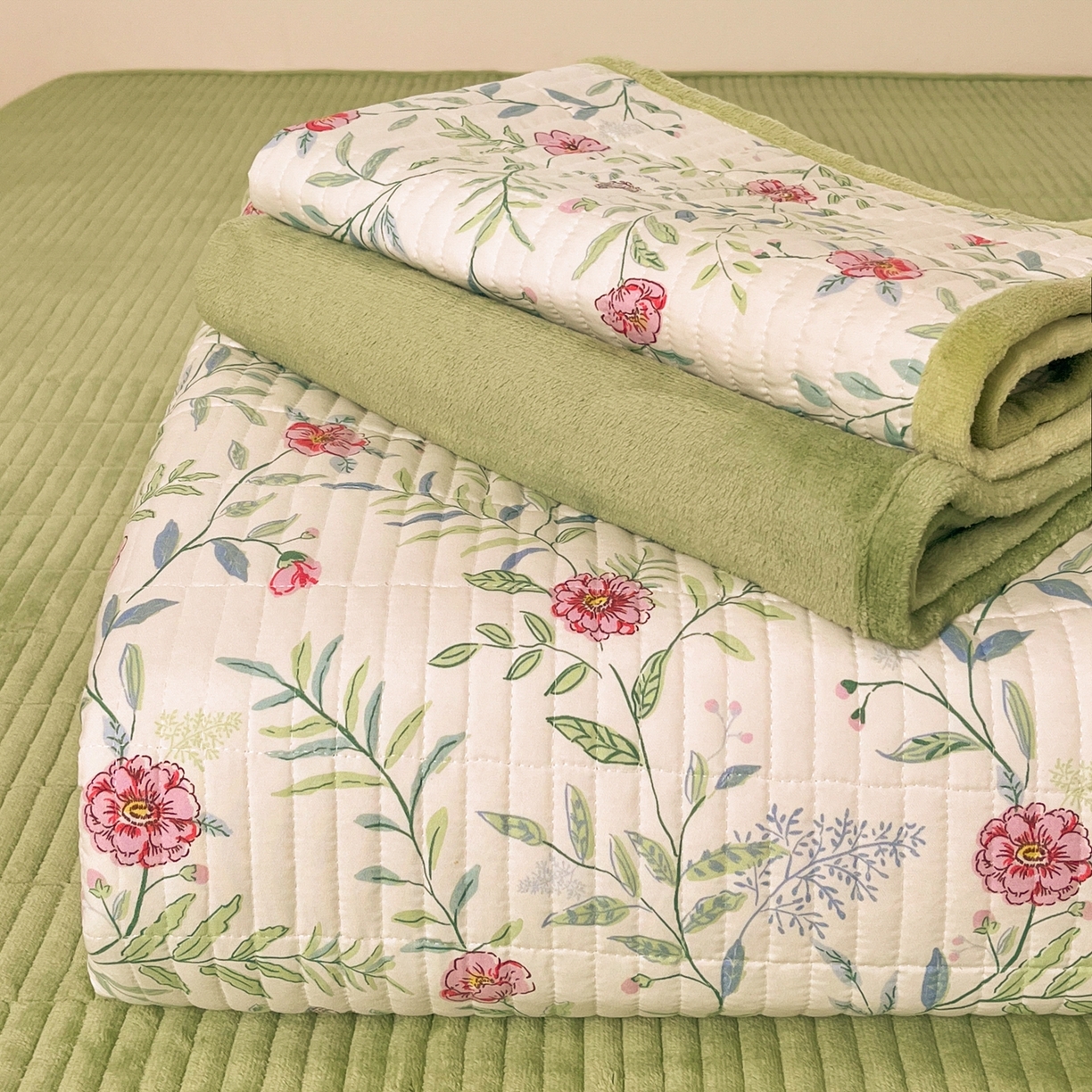 91家纺网 家纺一手货源 找家纺 瑞钰 2025新款A类双层纱印花夹棉床盖 普罗旺斯