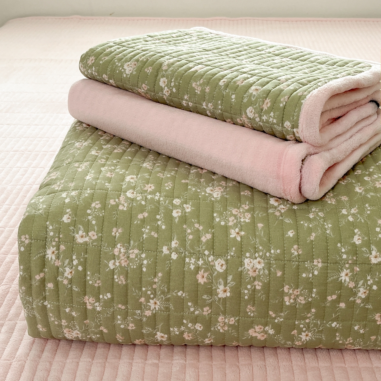 91家纺网 家纺一手货源 找家纺 瑞钰 2025新款A类双层纱印花夹棉床盖 青柠