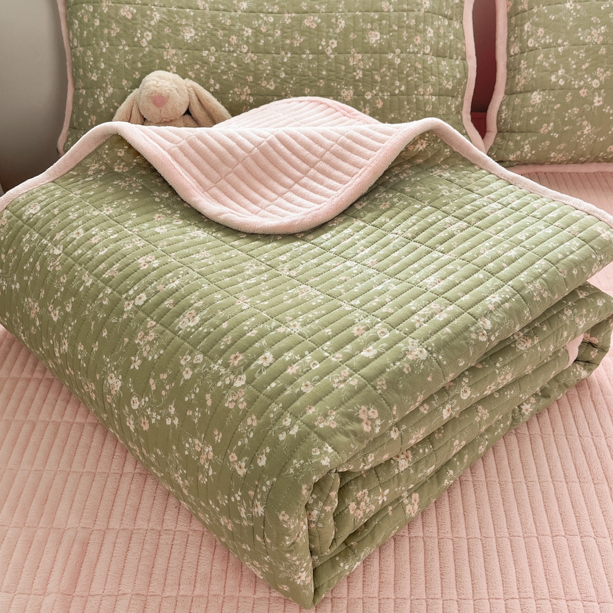 91家纺网 家纺一手货源 找家纺 瑞钰 2025新款A类双层纱印花夹棉床盖 青柠