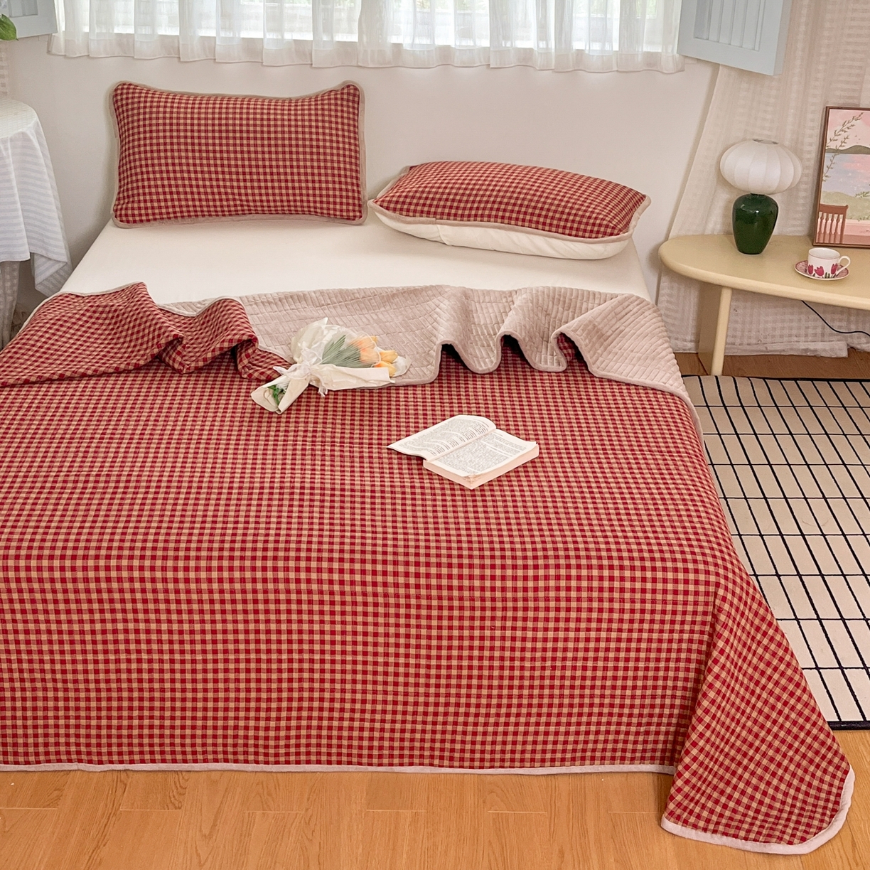 91家纺网 家纺一手货源 找家纺 瑞钰 2025新款A类双层纱印花夹棉床盖 无印红格