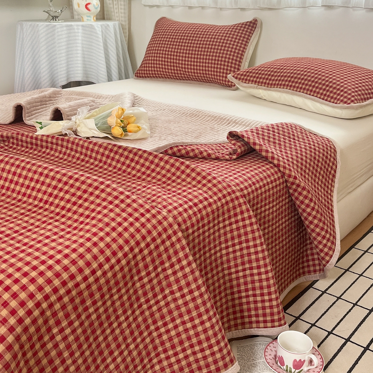 91家纺网 家纺一手货源 找家纺 瑞钰 2025新款A类双层纱印花夹棉床盖 无印红格