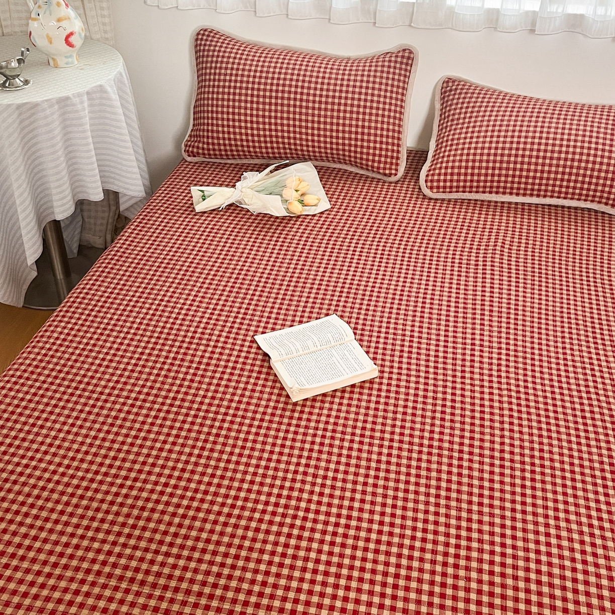 91家纺网 家纺一手货源 找家纺 瑞钰 2025新款A类双层纱印花夹棉床盖 无印红格