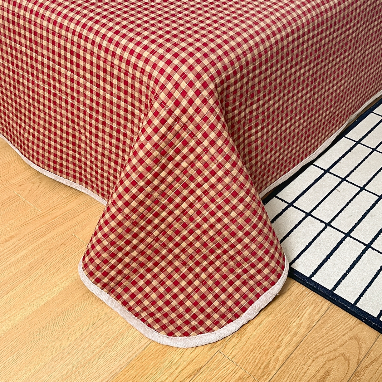 91家纺网 家纺一手货源 找家纺 瑞钰 2025新款A类双层纱印花夹棉床盖 无印红格