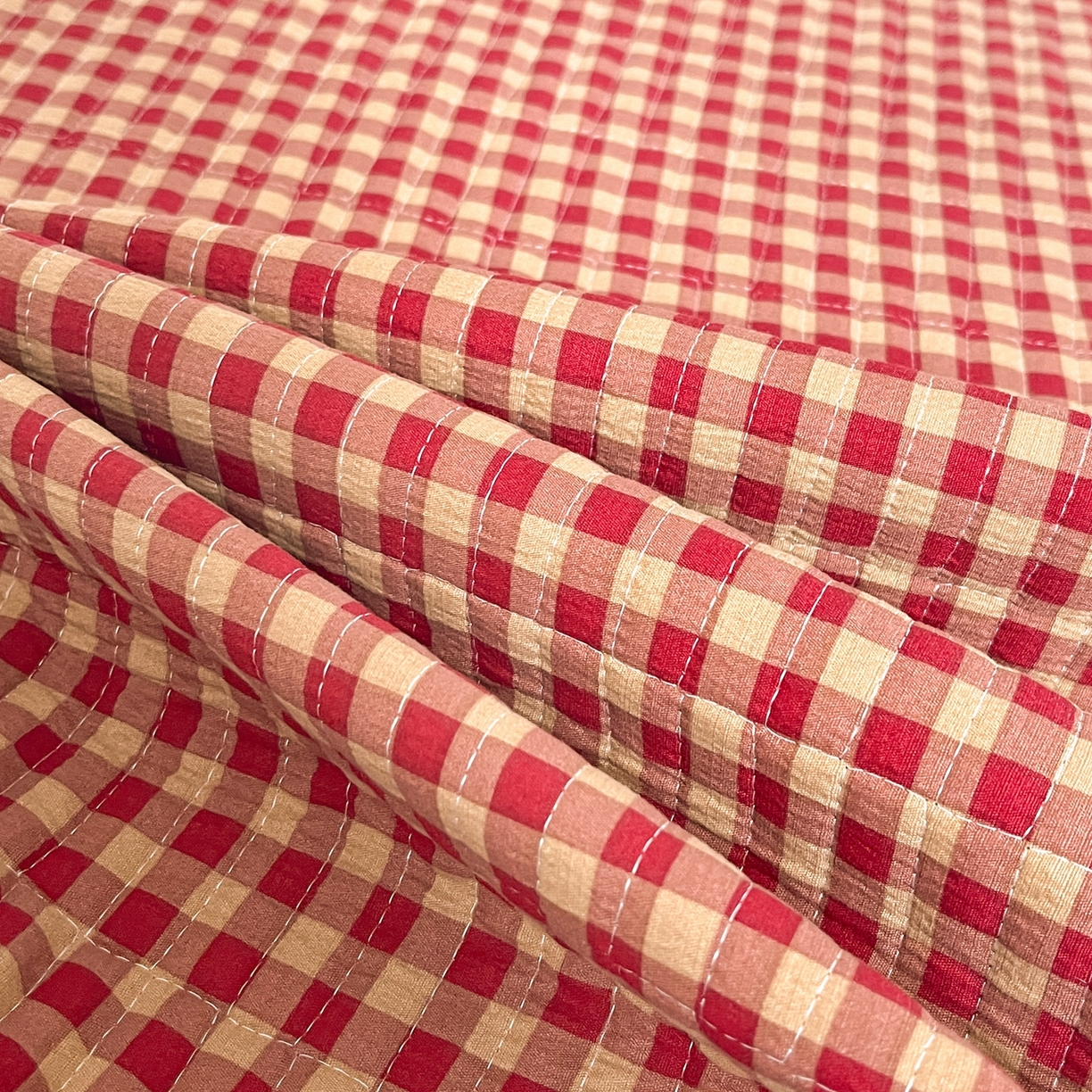 91家纺网 家纺一手货源 找家纺 瑞钰 2025新款A类双层纱印花夹棉床盖 无印红格