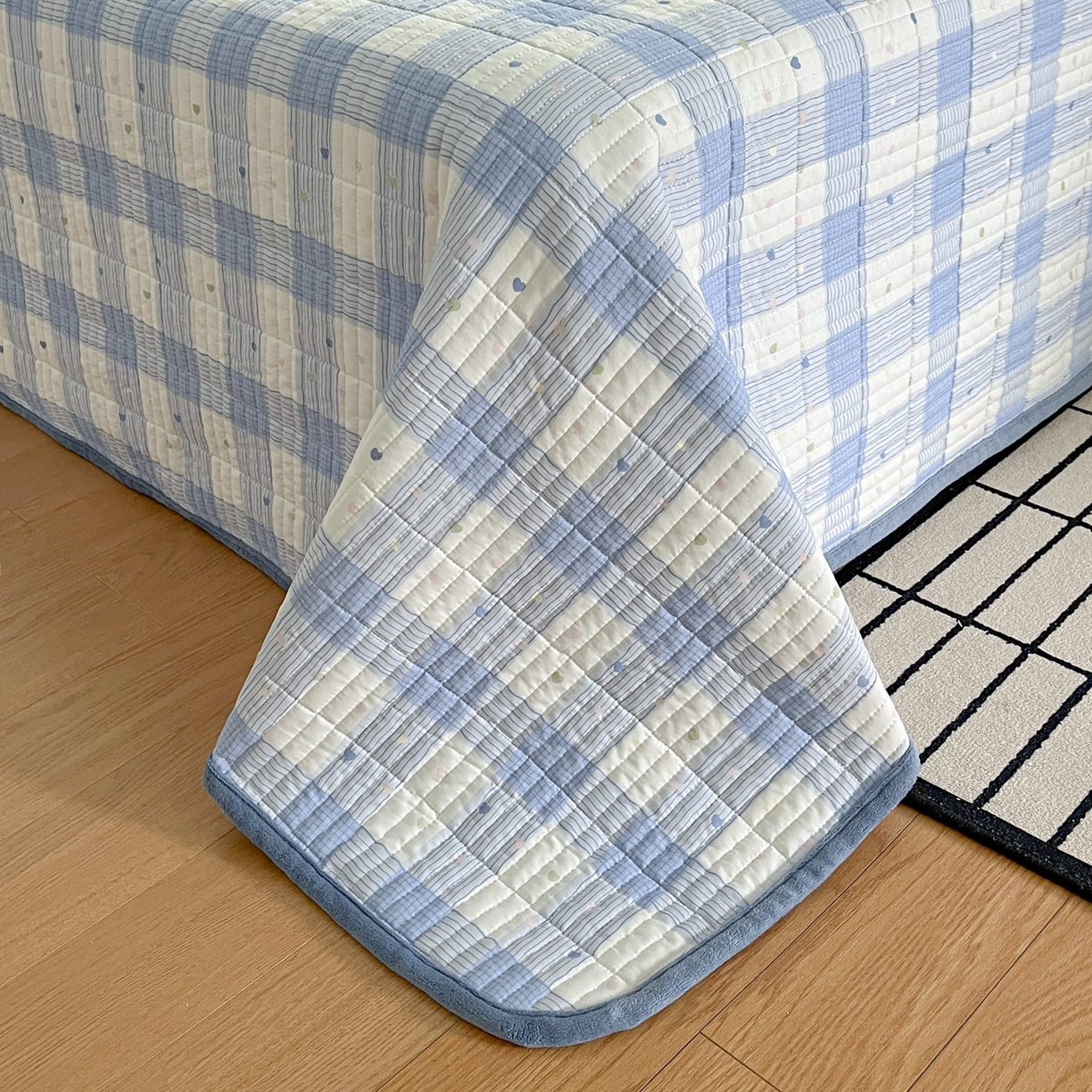 91家纺网 家纺一手货源 找家纺 瑞钰 2025新款A类双层纱印花夹棉床盖 小蓝格