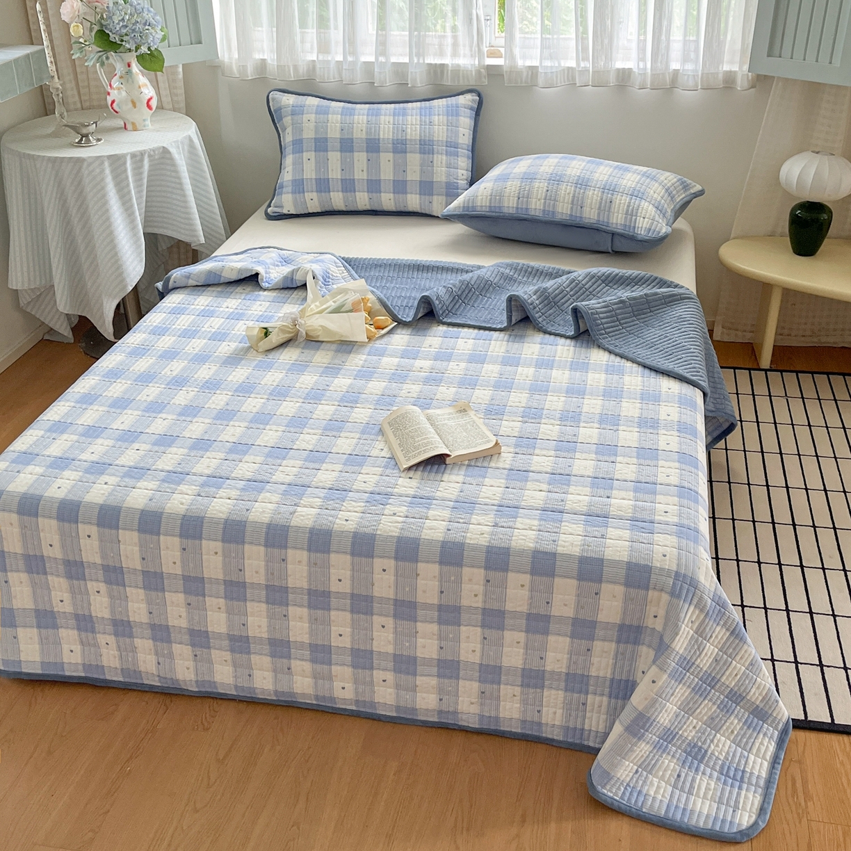 91家纺网 家纺一手货源 找家纺 瑞钰 2025新款A类双层纱印花夹棉床盖 小蓝格