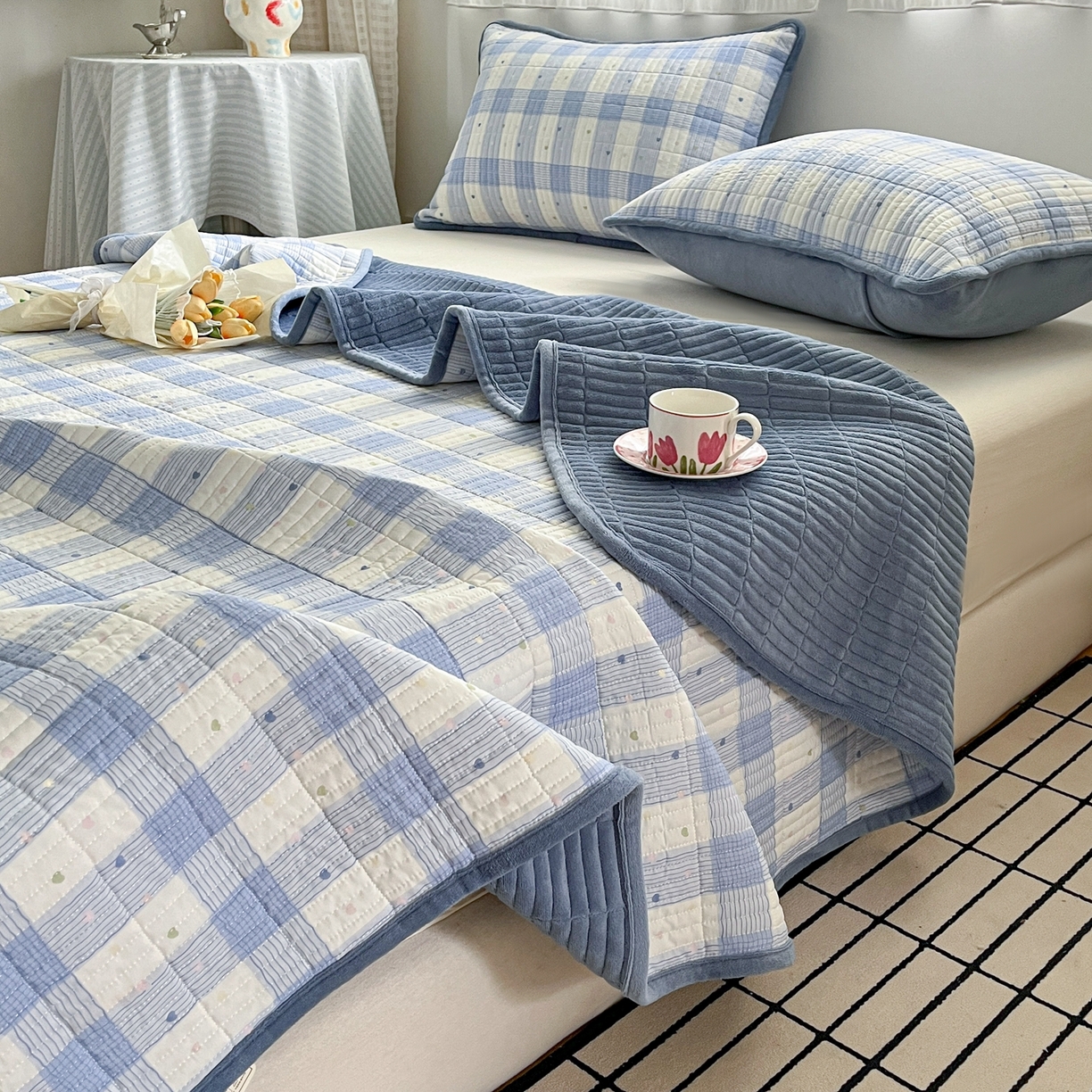 91家纺网 家纺一手货源 找家纺 瑞钰 2025新款A类双层纱印花夹棉床盖 小蓝格