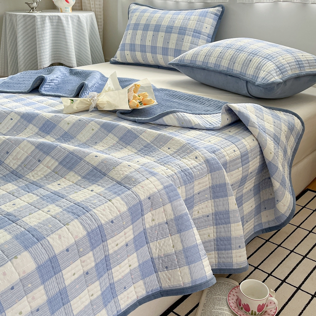 91家纺网 家纺一手货源 找家纺 瑞钰 2025新款A类双层纱印花夹棉床盖 小蓝格