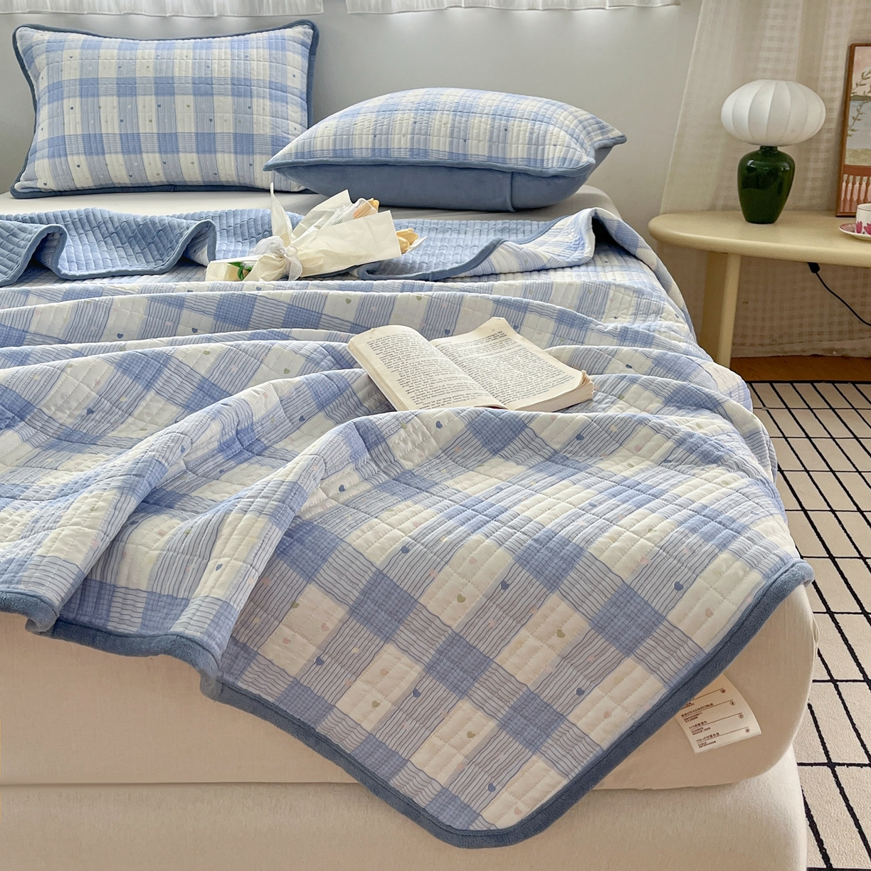 91家纺网 家纺一手货源 找家纺 瑞钰 2025新款A类双层纱印花夹棉床盖 小蓝格