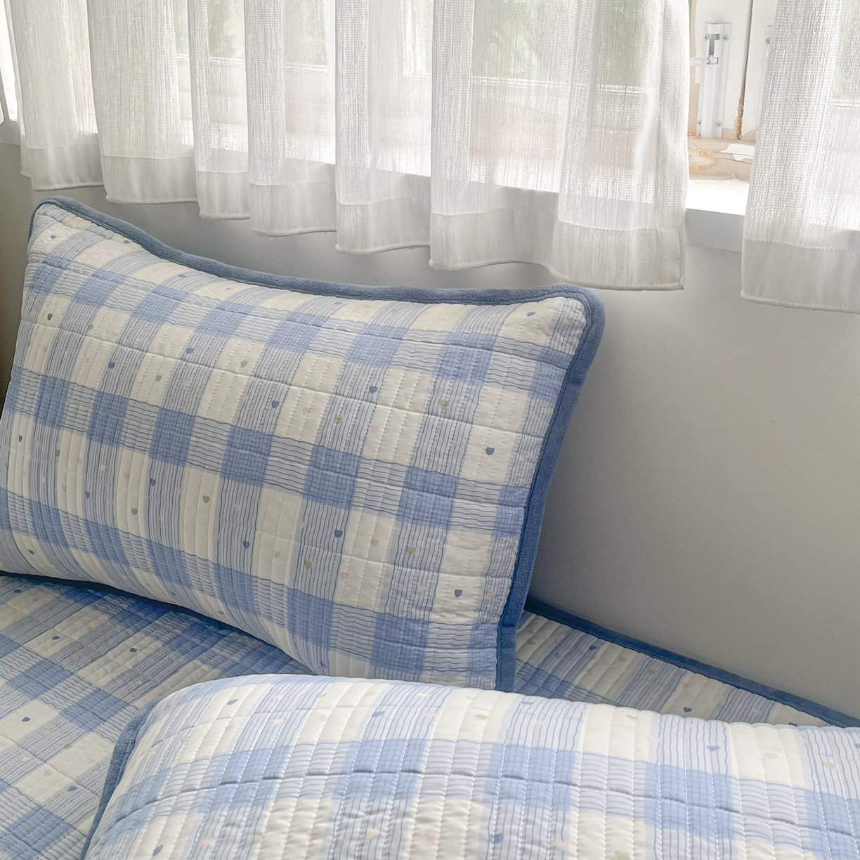 91家纺网 家纺一手货源 找家纺 瑞钰 2025新款A类双层纱印花夹棉床盖 小蓝格