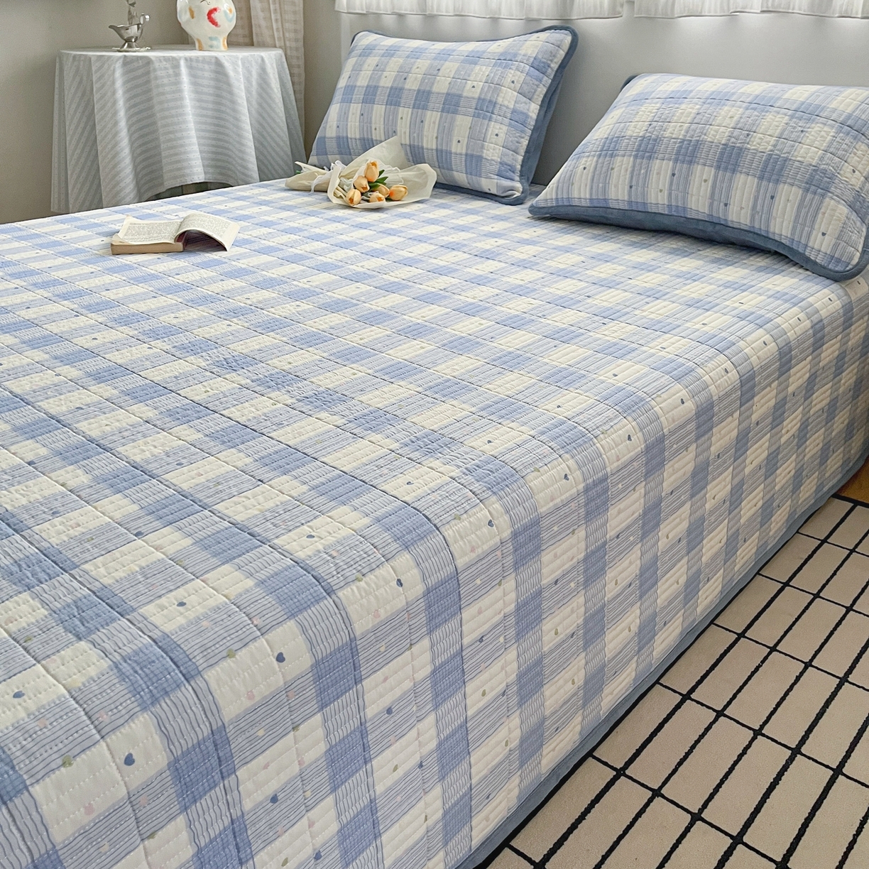 91家纺网 家纺一手货源 找家纺 瑞钰 2025新款A类双层纱印花夹棉床盖 小蓝格