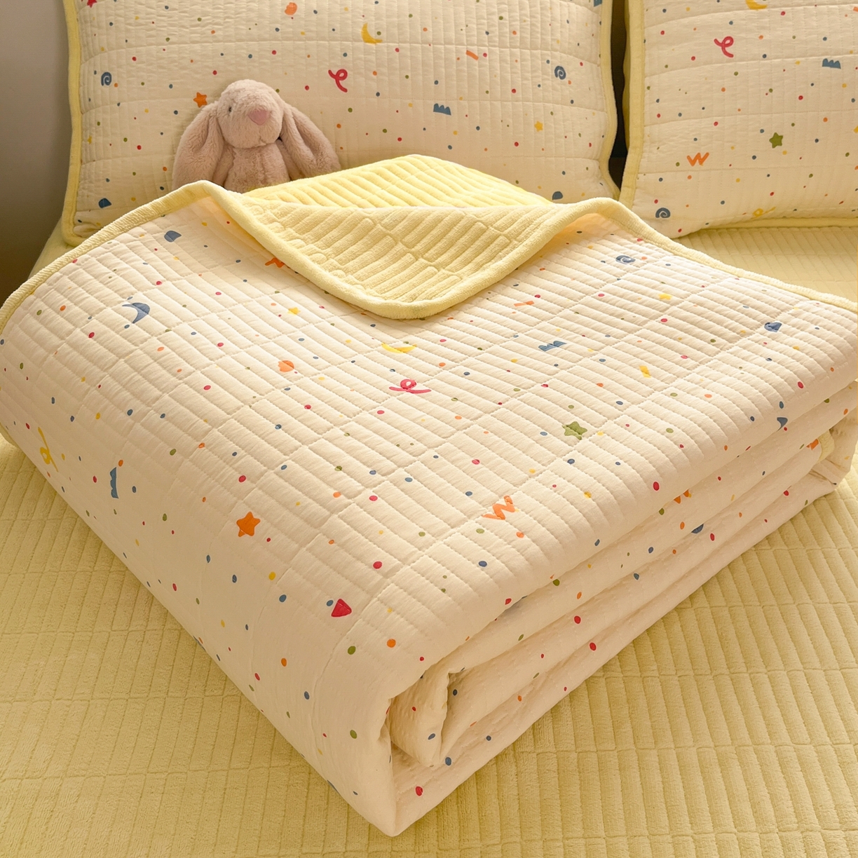 91家纺网 家纺一手货源 找家纺 瑞钰 2025新款A类双层纱印花夹棉床盖 星星点点