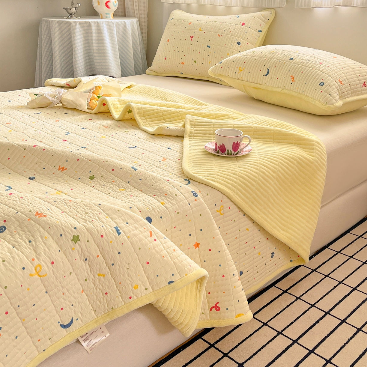 91家纺网 家纺一手货源 找家纺 瑞钰 2025新款A类双层纱印花夹棉床盖 星星点点