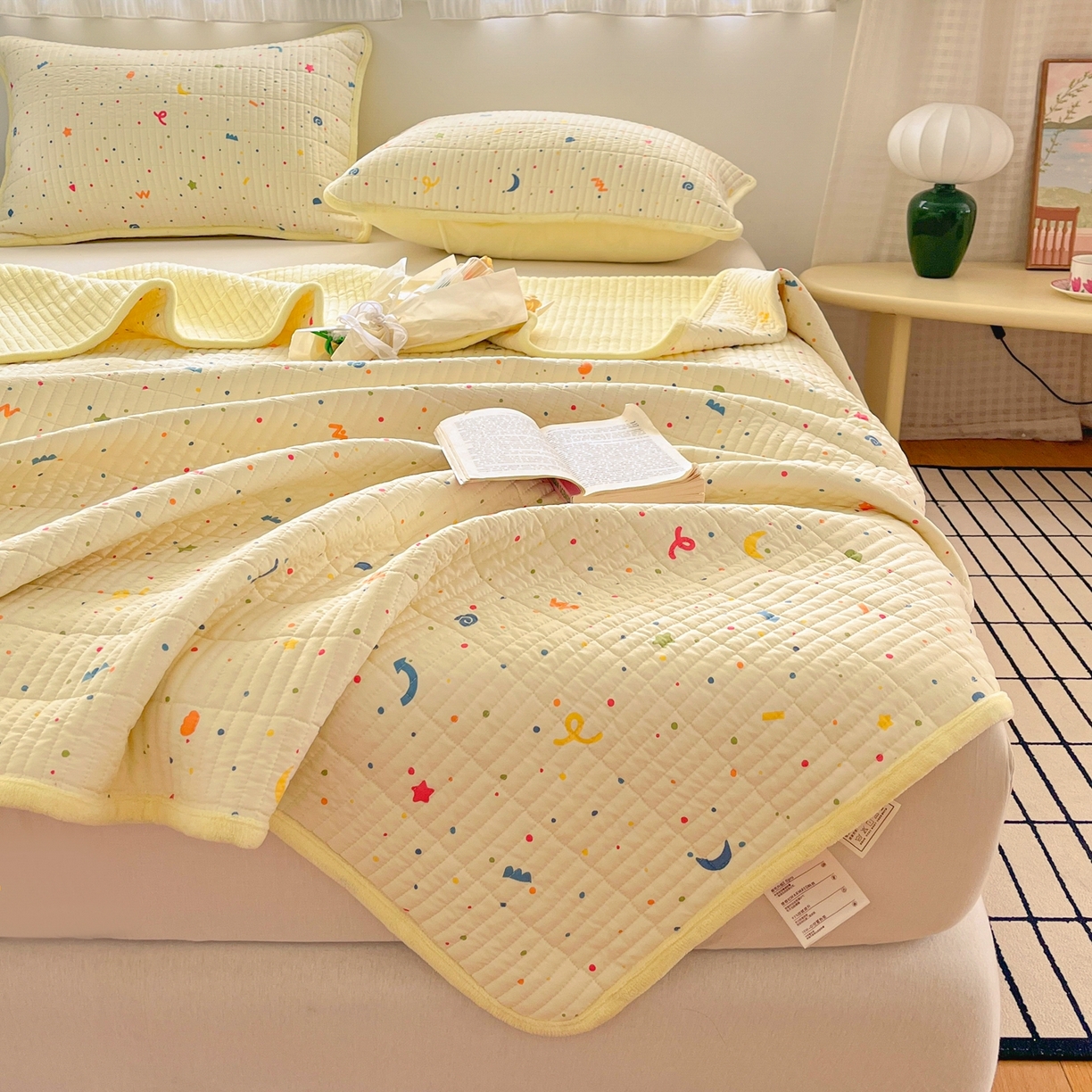 91家纺网 家纺一手货源 找家纺 瑞钰 2025新款A类双层纱印花夹棉床盖 星星点点