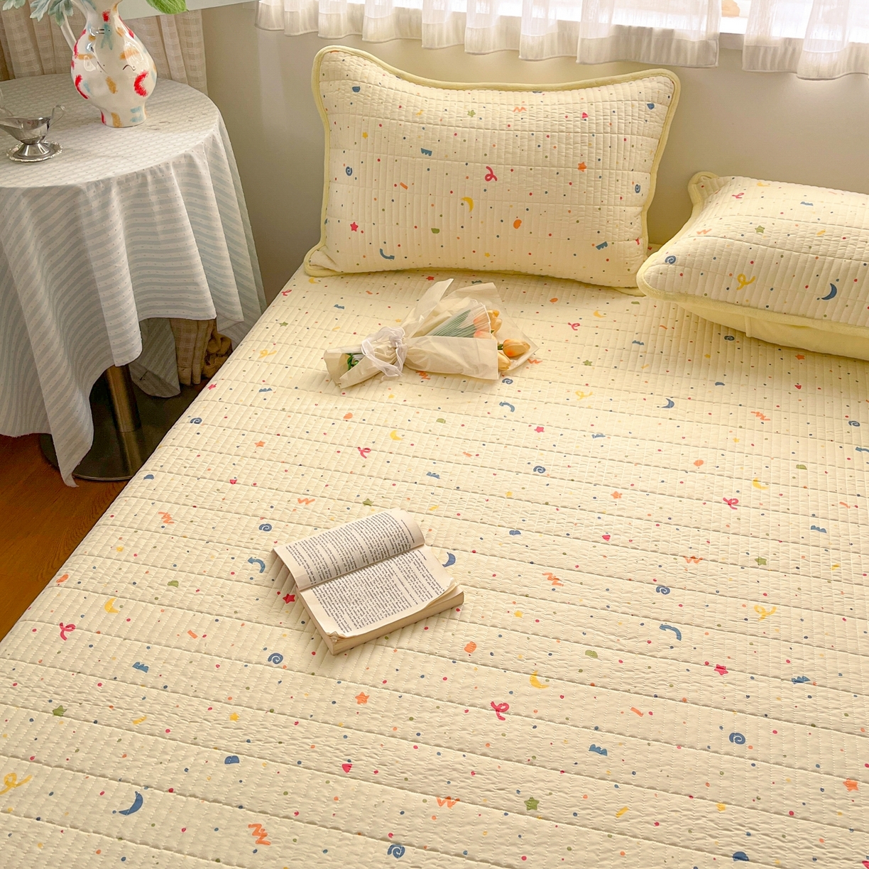 91家纺网 家纺一手货源 找家纺 瑞钰 2025新款A类双层纱印花夹棉床盖 星星点点