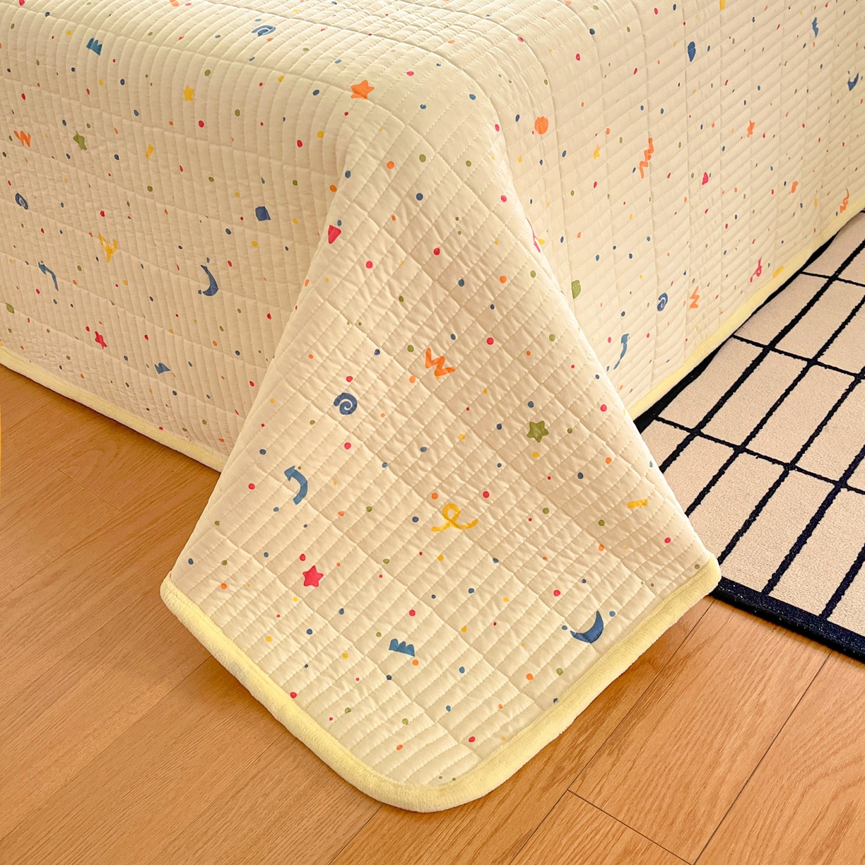 91家纺网 家纺一手货源 找家纺 瑞钰 2025新款A类双层纱印花夹棉床盖 星星点点