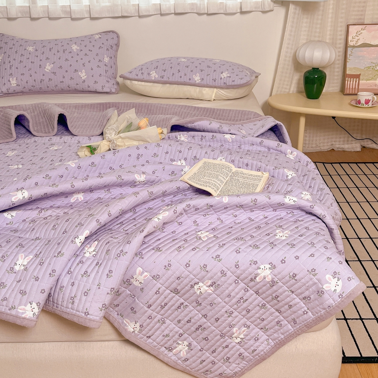 91家纺网 家纺一手货源 找家纺 瑞钰 2025新款A类双层纱印花夹棉床盖 紫小兔