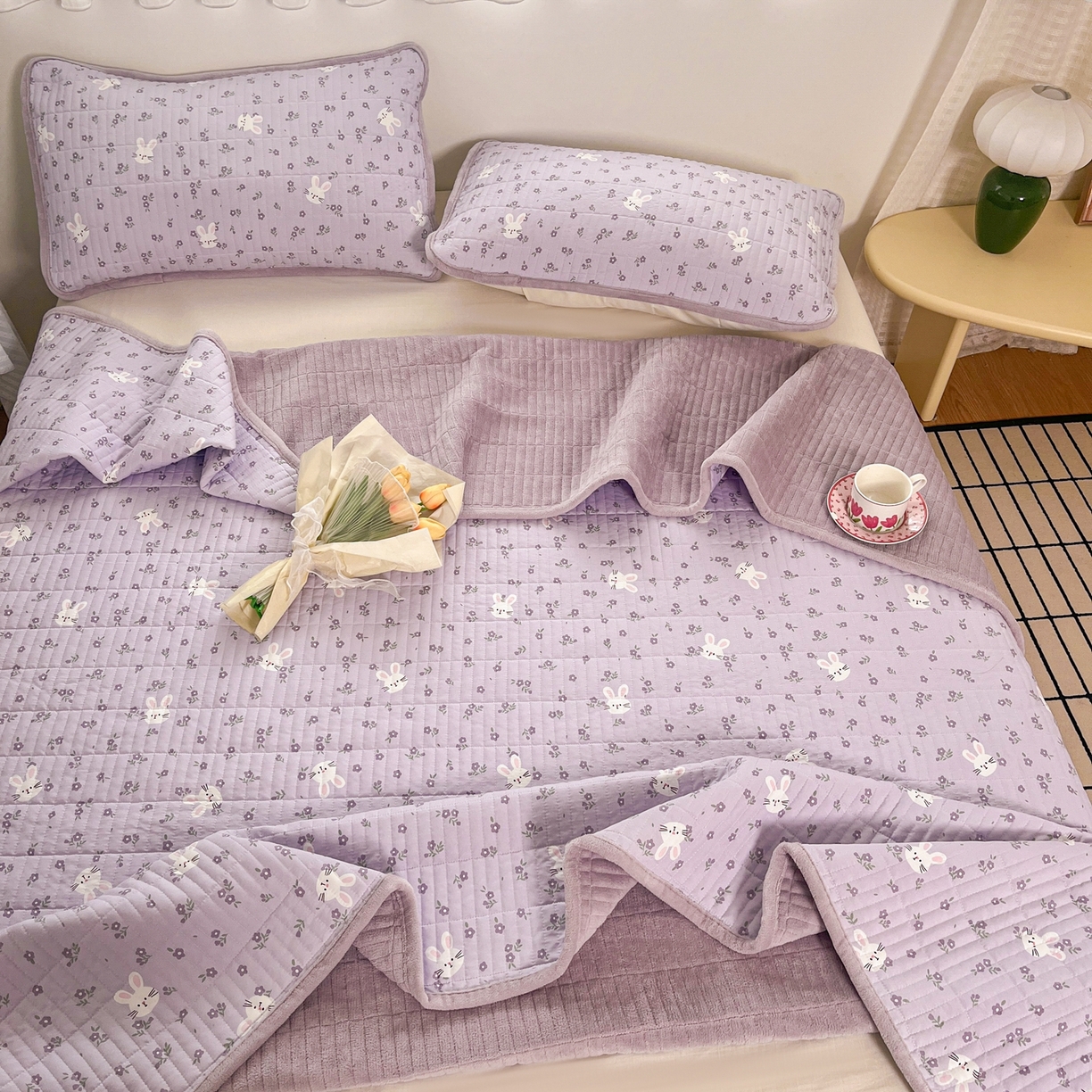 91家纺网 家纺一手货源 找家纺 瑞钰 2025新款A类双层纱印花夹棉床盖 紫小兔