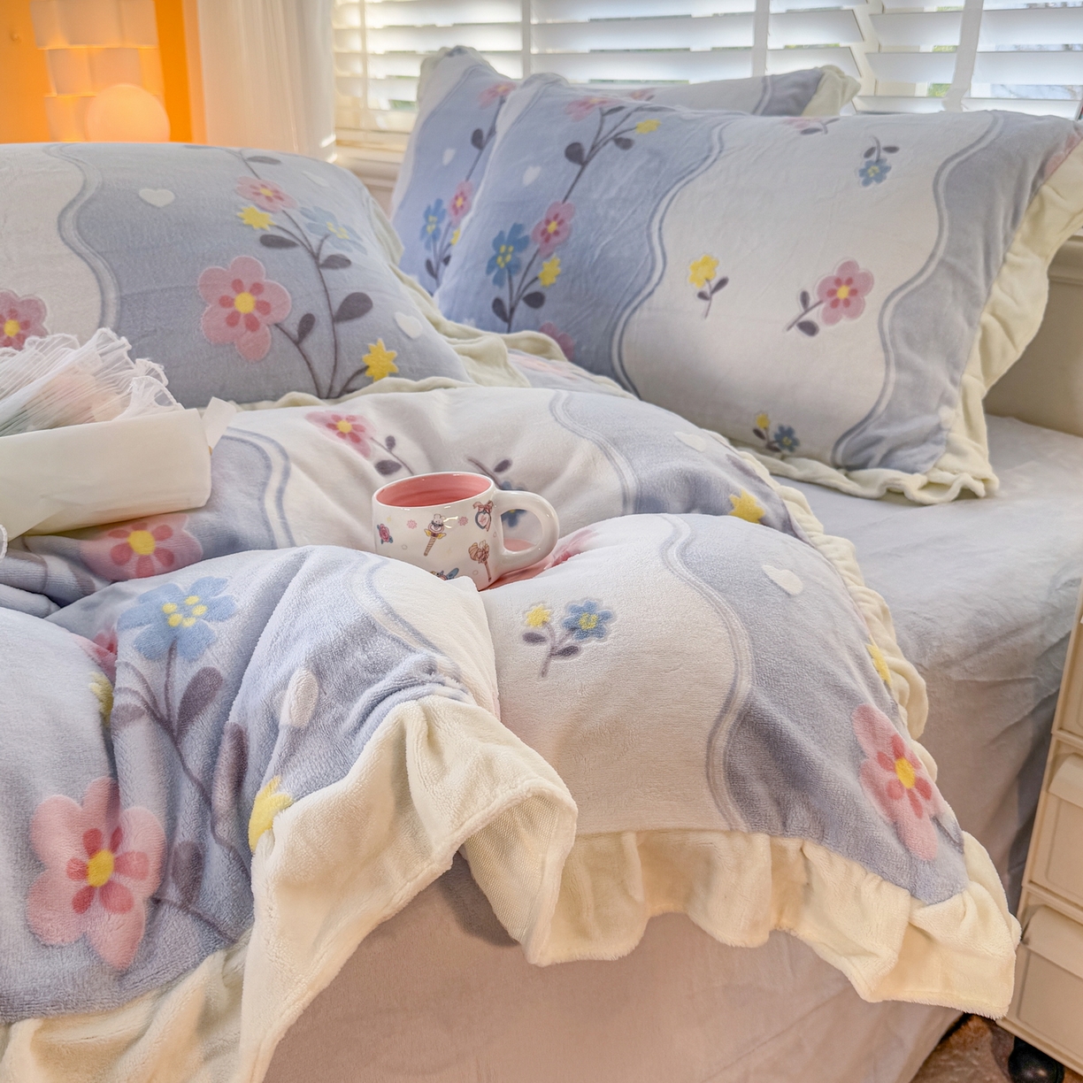 91家纺网 家纺一手货源 找家纺 爱家（原缔乐家纺） 2025新款牛奶雕花绒四件套-美加美 美加美-天空兰