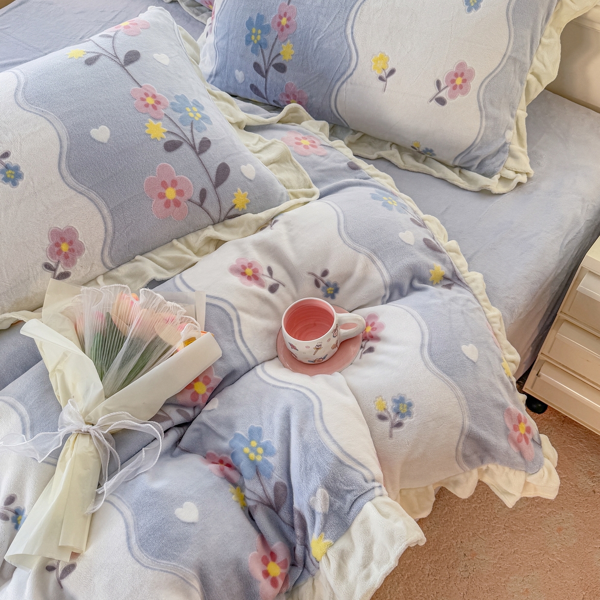 91家纺网 家纺一手货源 找家纺 爱家（原缔乐家纺） 2025新款牛奶雕花绒四件套-美加美 美加美-天空兰