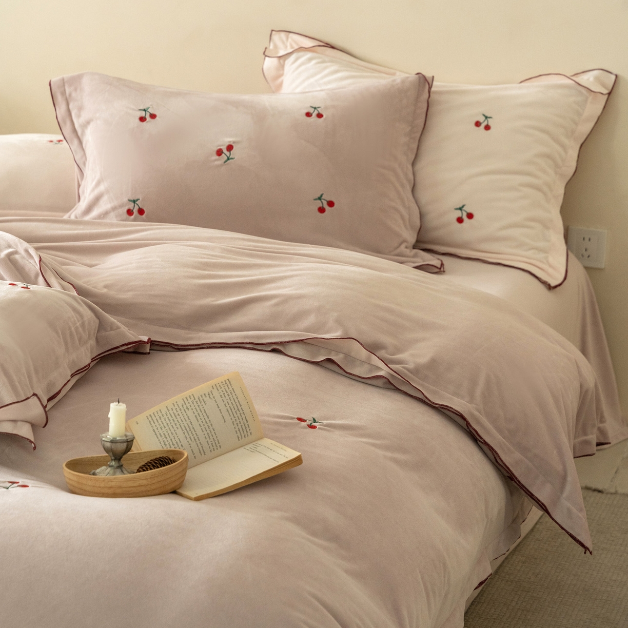 91家纺网 家纺一手货源 找家纺 （总）华超针织 2025新款宝宝绒密拷边刺绣四件套 （会员-20）