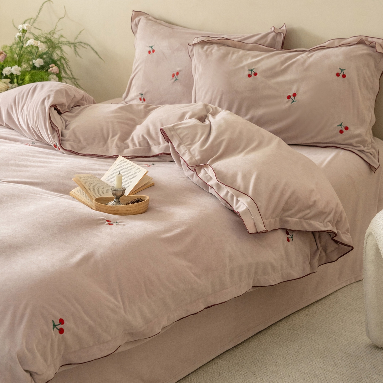 91家纺网 家纺一手货源 找家纺 （总）华超针织 2025新款宝宝绒密拷边刺绣四件套 （会员-20）