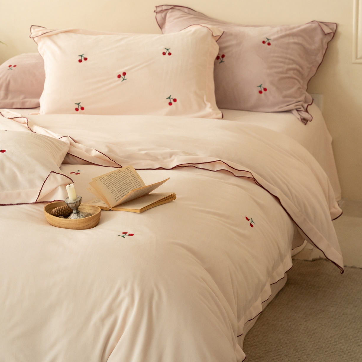 91家纺网 家纺一手货源 找家纺 华超针织 2025新款宝宝绒密拷边刺绣四件套 （会员-20） 初樱粉黛