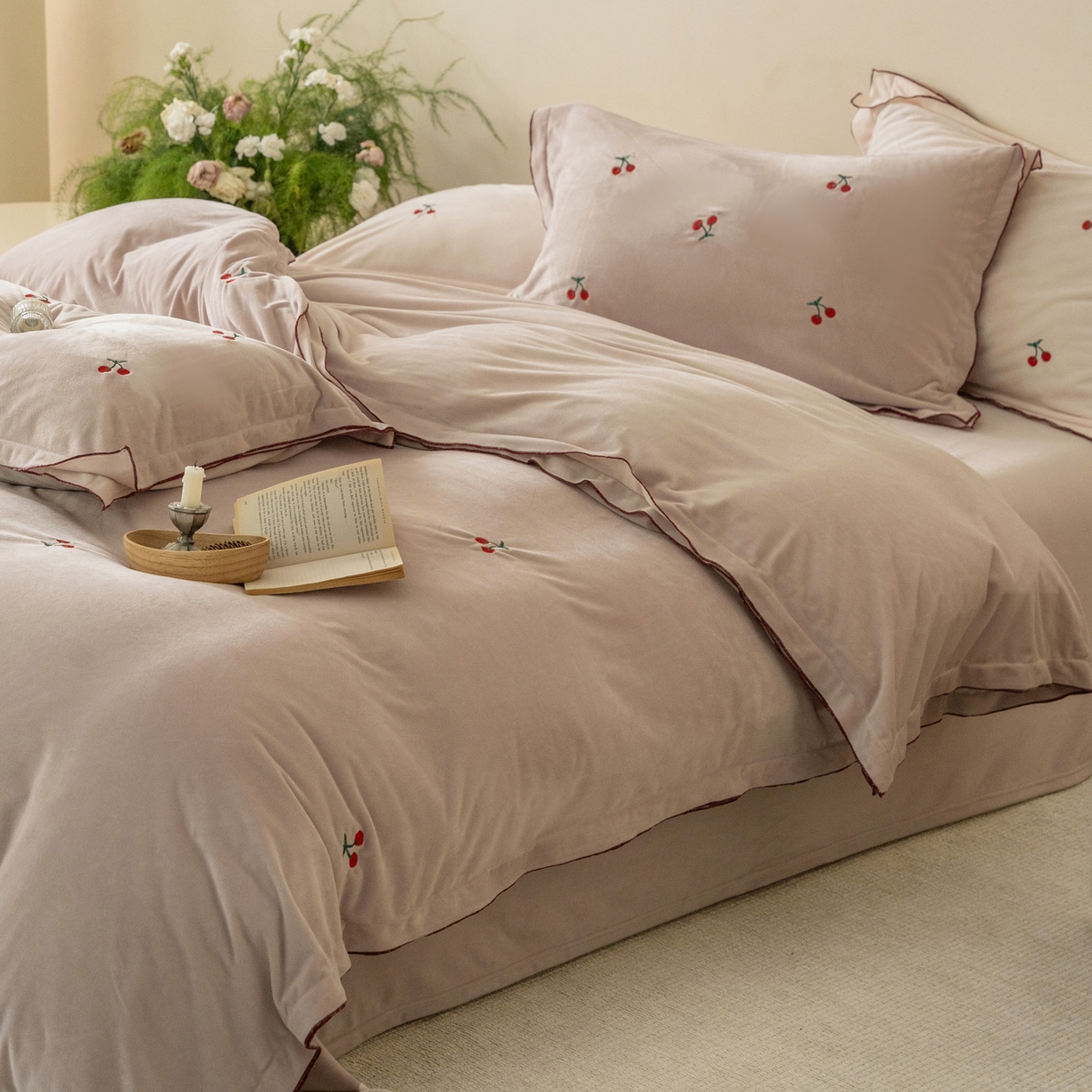 91家纺网 家纺一手货源 找家纺 （总）华超针织 2025新款宝宝绒密拷边刺绣四件套 （会员-20）