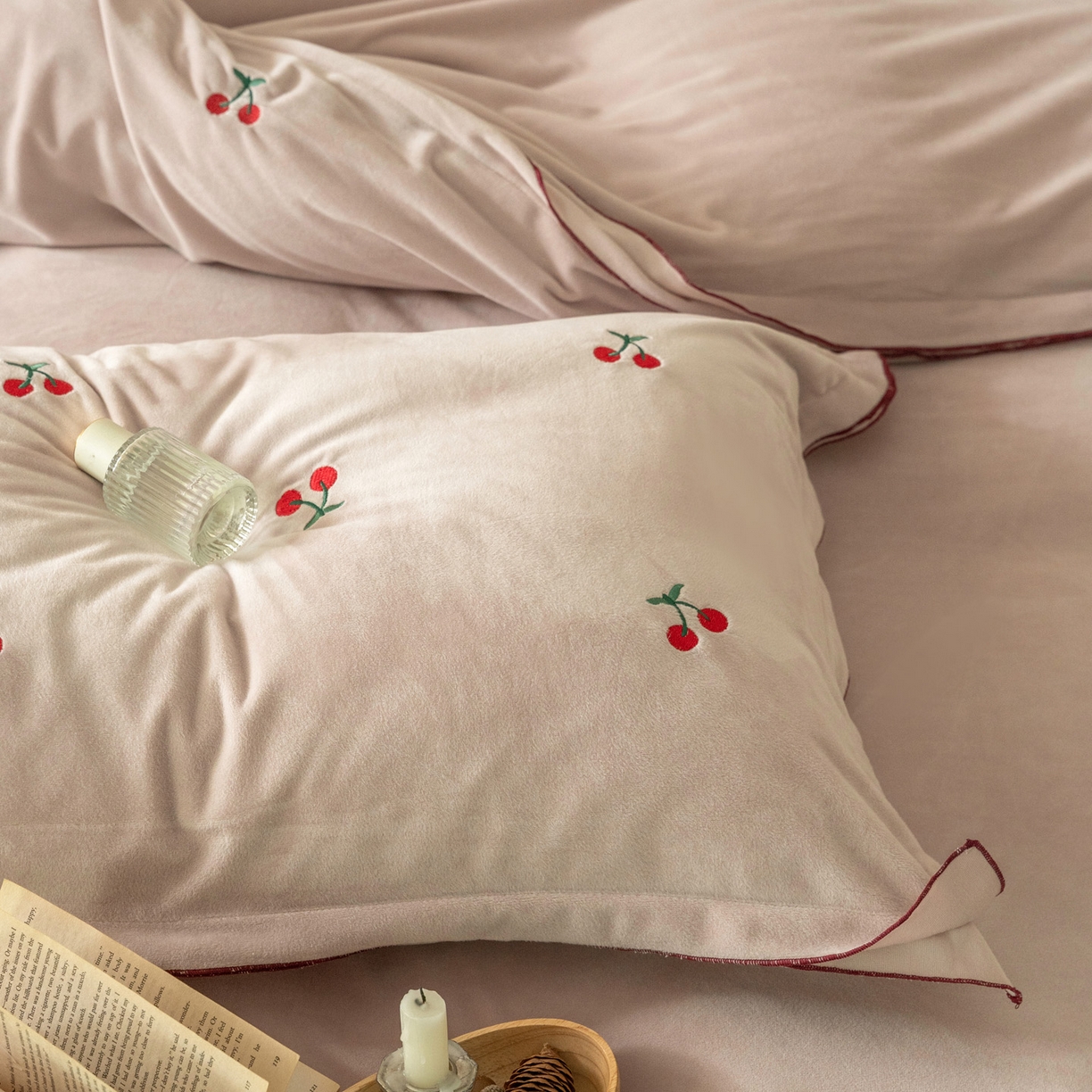 91家纺网 家纺一手货源 找家纺 （总）华超针织 2025新款宝宝绒密拷边刺绣四件套 （会员-20）