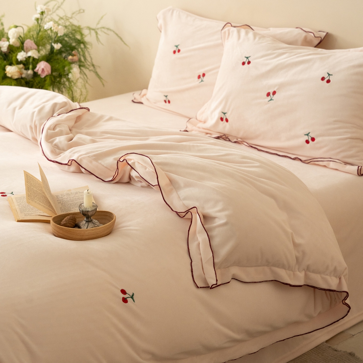 91家纺网 家纺一手货源 找家纺 华超针织 2025新款宝宝绒密拷边刺绣四件套 （会员-20） 初樱粉黛