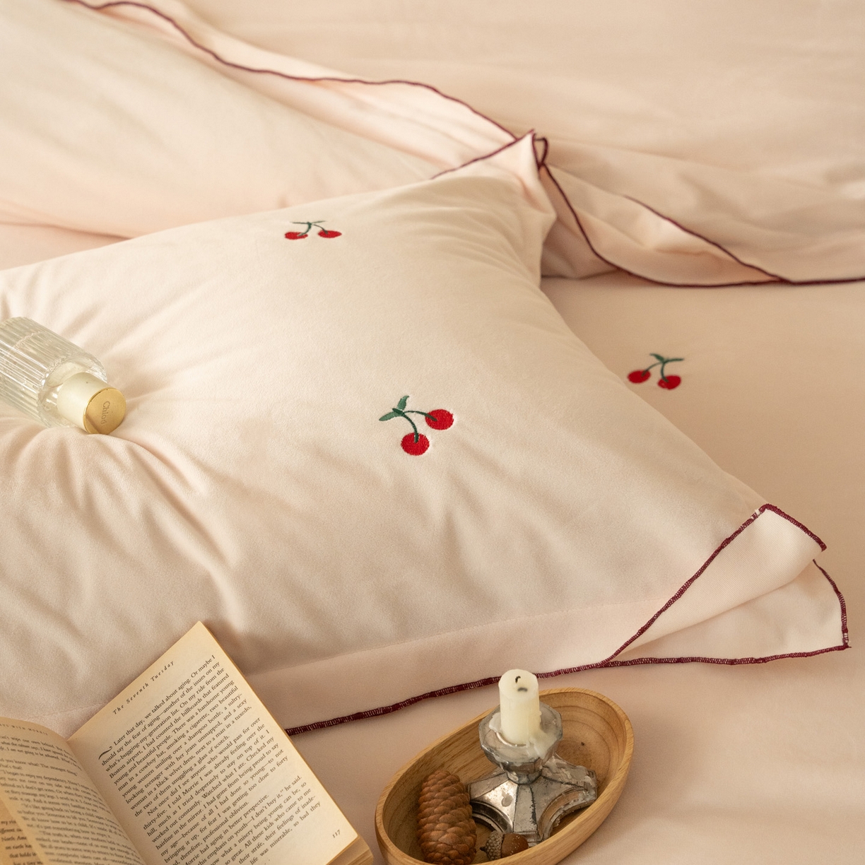 91家纺网 家纺一手货源 找家纺 华超针织 2025新款宝宝绒密拷边刺绣四件套 （会员-20） 初樱粉黛