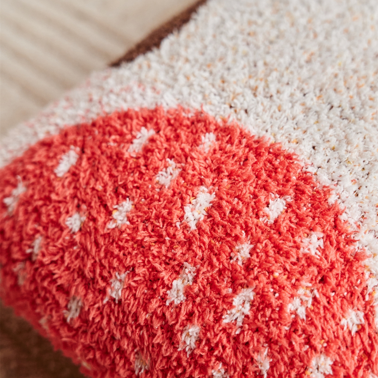 91家纺网 家纺一手货源 找家纺 暖绵绵家纺 2025新款半边绒软糯有趣抱枕含芯-维宁 （最低零售价：小号51元，大号153元） 维宁-小抱枕