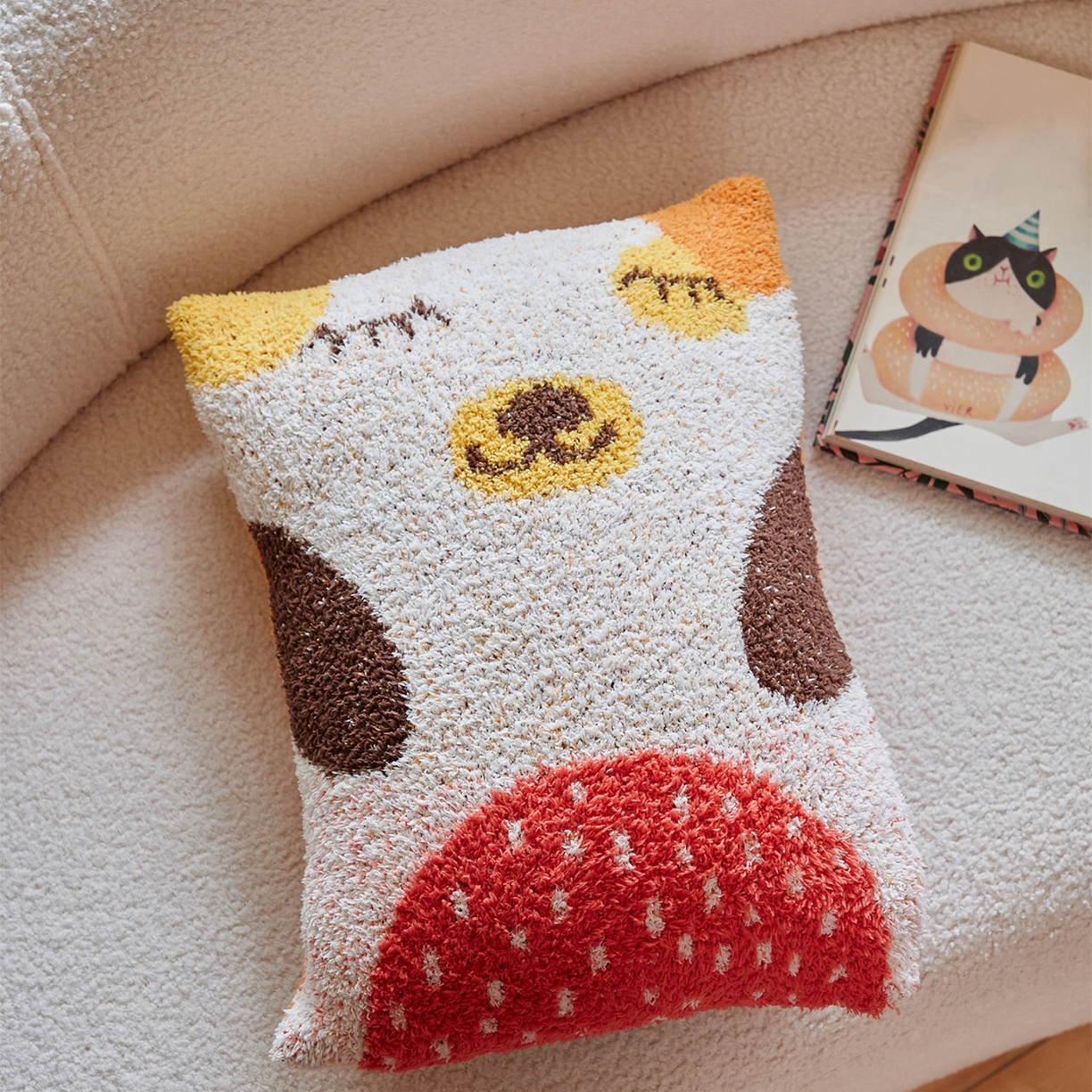 91家纺网 家纺一手货源 找家纺 暖绵绵家纺 2025新款半边绒软糯有趣抱枕含芯-维宁 （最低零售价：小号51元，大号153元） 维宁-小抱枕