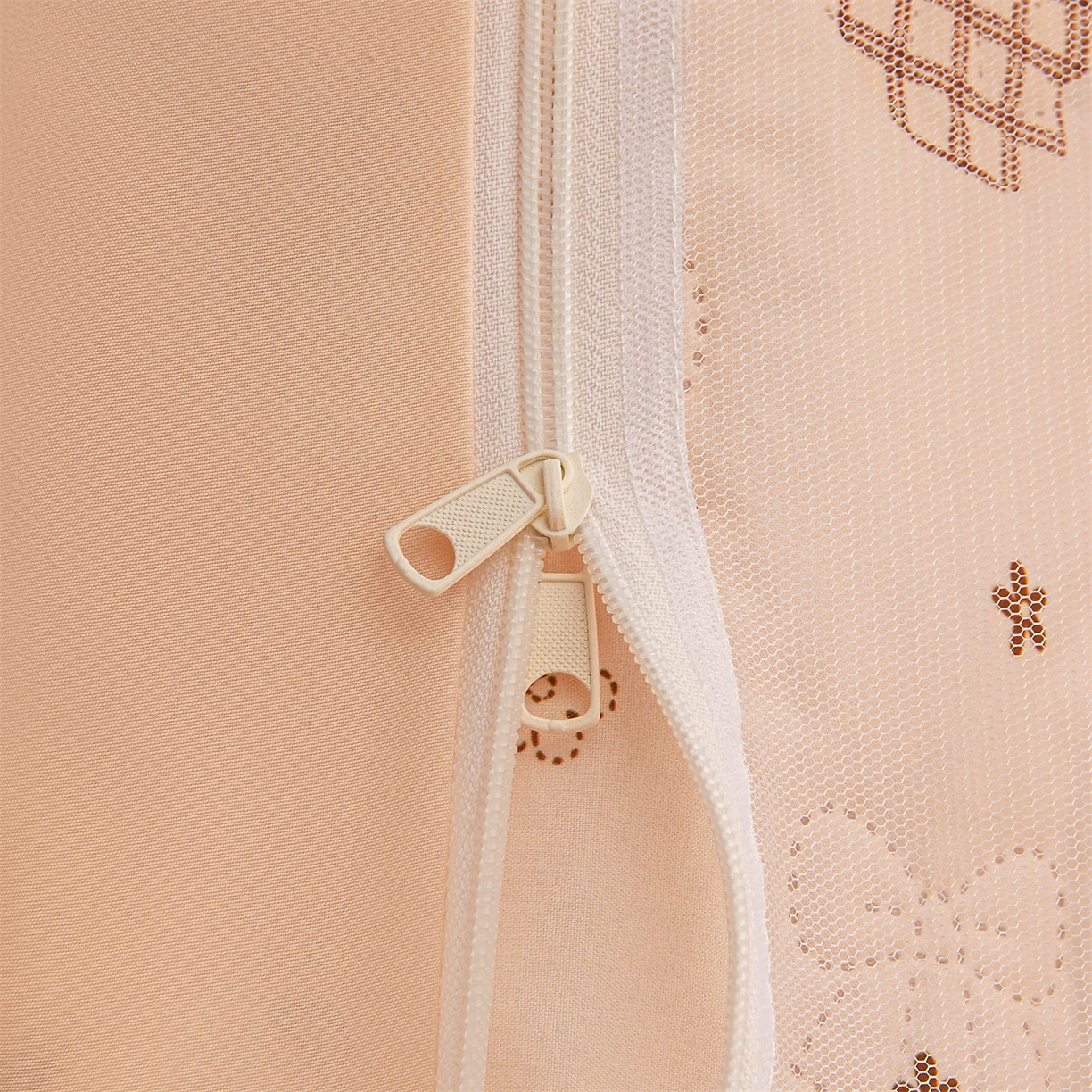 91家纺网 家纺一手货源 找家纺 艾晶美家纺有限公司 2025新款学生宿舍遮光保暖蚊帐夹棉床帘蚊帐大学生宿舍蚊帐 学生夹棉款-米格熊