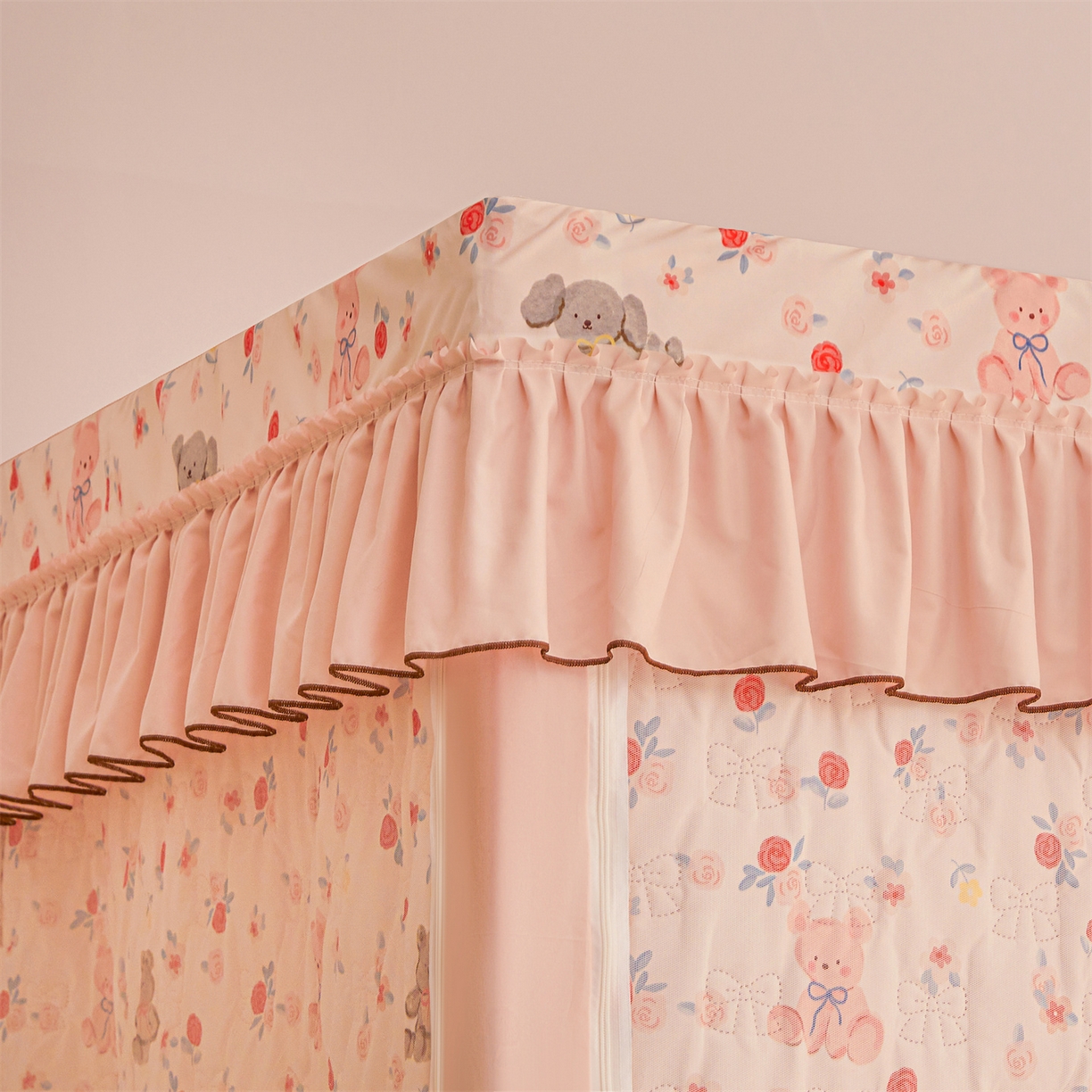 91家纺网 家纺一手货源 找家纺 艾晶美家纺有限公司 2025新款学生宿舍遮光保暖蚊帐夹棉床帘蚊帐大学生宿舍蚊帐 学生夹棉款-玫瑰小熊