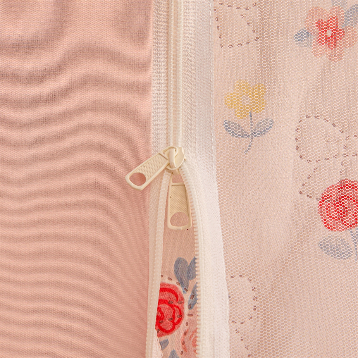 91家纺网 家纺一手货源 找家纺 艾晶美家纺有限公司 2025新款学生宿舍遮光保暖蚊帐夹棉床帘蚊帐大学生宿舍蚊帐 学生夹棉款-玫瑰小熊