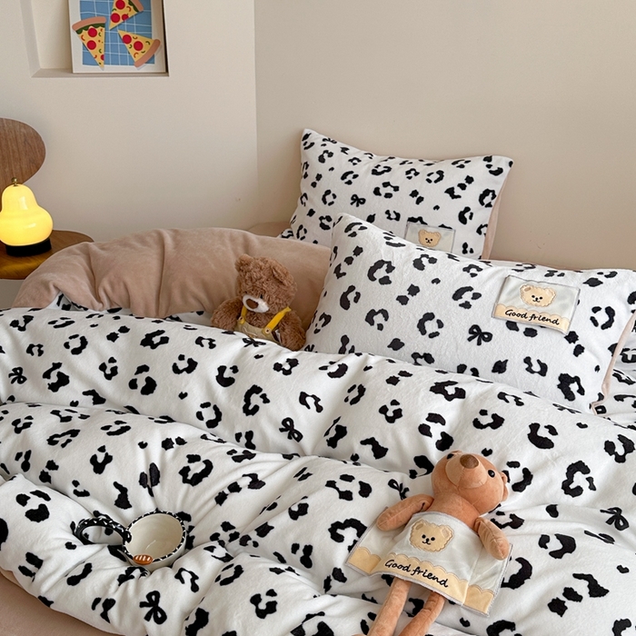 91家纺网 家纺一手货源 找家纺 （总）蜜柚 2025新款高克重牛奶绒数码印花贴布绣玩偶设计四件套