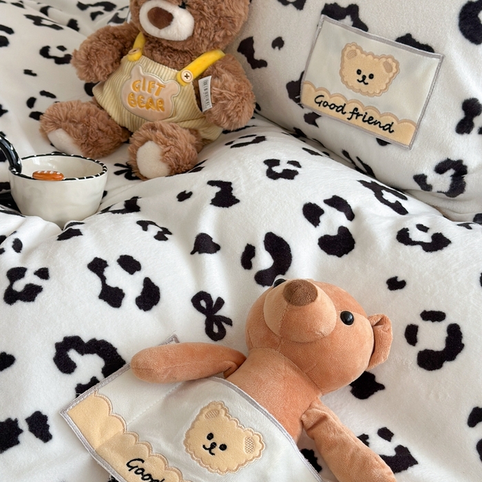 91家纺网 家纺一手货源 找家纺 （总）蜜柚 2025新款高克重牛奶绒数码印花贴布绣玩偶设计四件套