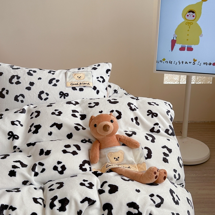 91家纺网 家纺一手货源 找家纺 （总）蜜柚 2025新款高克重牛奶绒数码印花贴布绣玩偶设计四件套