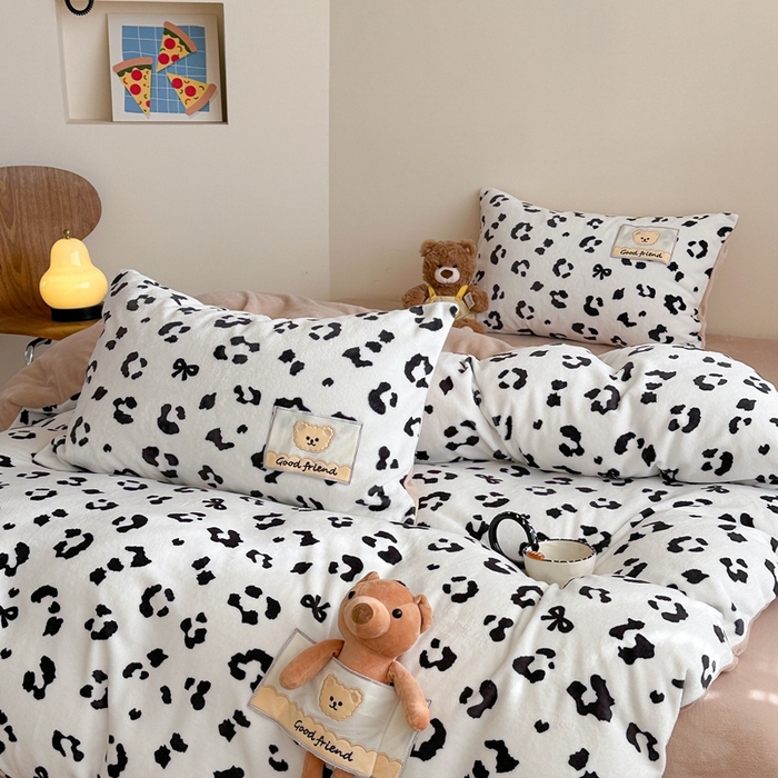 91家纺网 家纺一手货源 找家纺 （总）蜜柚 2025新款高克重牛奶绒数码印花贴布绣玩偶设计四件套