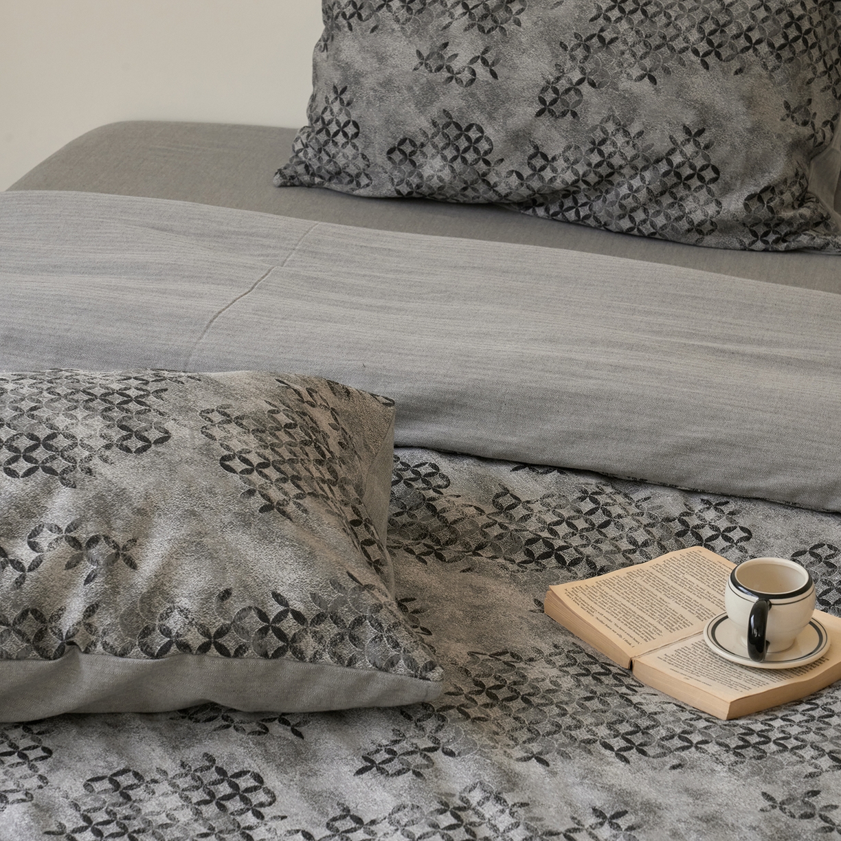 91家纺网 家纺一手货源 找家纺 云上 2025新款全棉新疆长绒棉色织大提花床品四件套-星辰系列（控价：券后活动后不低于348元） 星辰-黑灰