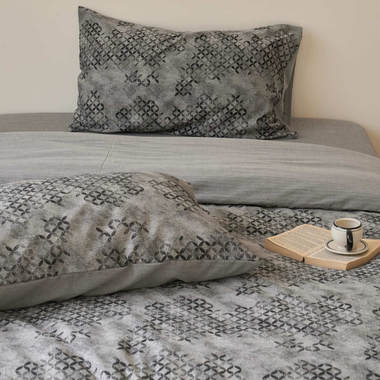 91家纺网 家纺一手货源 找家纺 云上 2025新款全棉新疆长绒棉色织大提花床品四件套-星辰系列（控价：券后活动后不低于348元） 星辰-黑灰