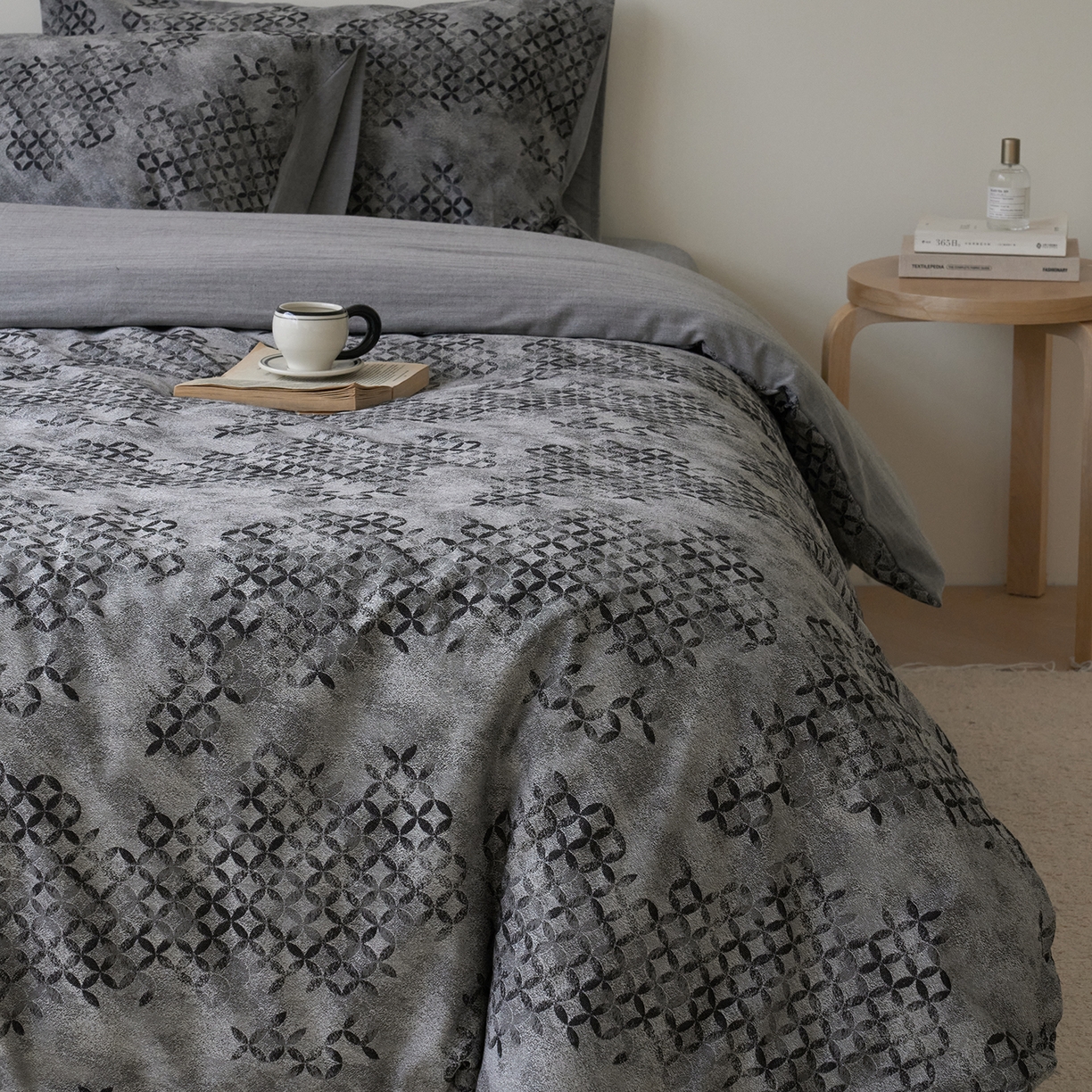 91家纺网 家纺一手货源 找家纺 云上 2025新款全棉新疆长绒棉色织大提花床品四件套-星辰系列（控价：券后活动后不低于348元） 星辰-黑灰