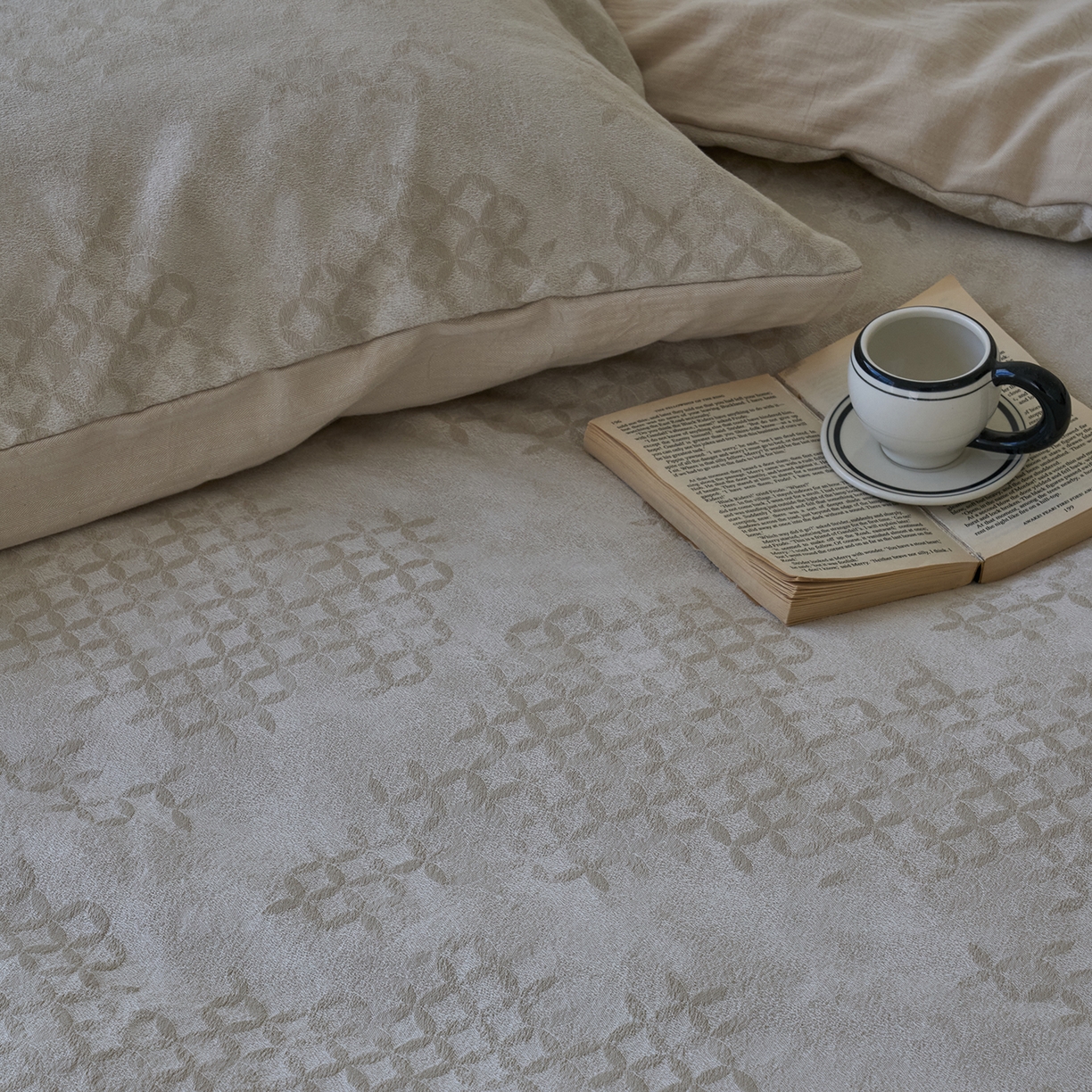 91家纺网 家纺一手货源 找家纺 云上 2025新款全棉新疆长绒棉色织大提花床品四件套-星辰系列（控价：券后活动后不低于348元） 星辰-米