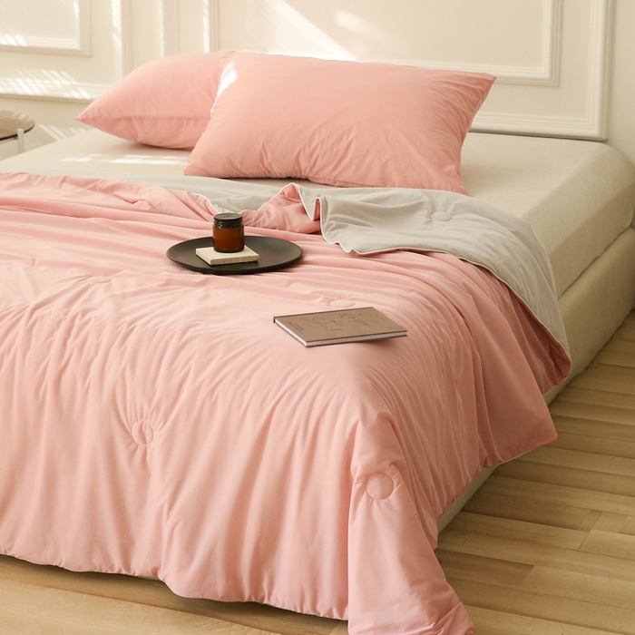 91家纺网 家纺一手货源 找家纺 缦绣阁 2025春夏新款纯色双拼凉感丝夏被冰淇淋夏被夏凉被空调被被子被芯跨境外贸爆款 豆沙-浅灰