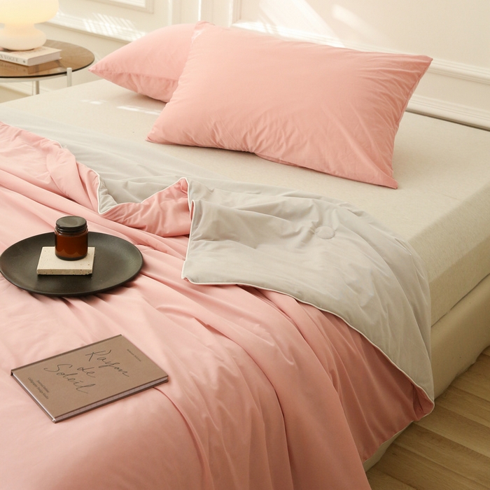 91家纺网 家纺一手货源 找家纺 缦绣阁 2025春夏新款纯色双拼凉感丝夏被冰淇淋夏被夏凉被空调被被子被芯跨境外贸爆款 豆沙-浅灰