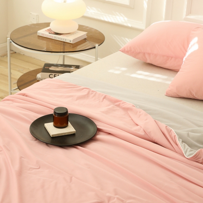 91家纺网 家纺一手货源 找家纺 缦绣阁 2025春夏新款纯色双拼凉感丝夏被冰淇淋夏被夏凉被空调被被子被芯跨境外贸爆款 豆沙-浅灰