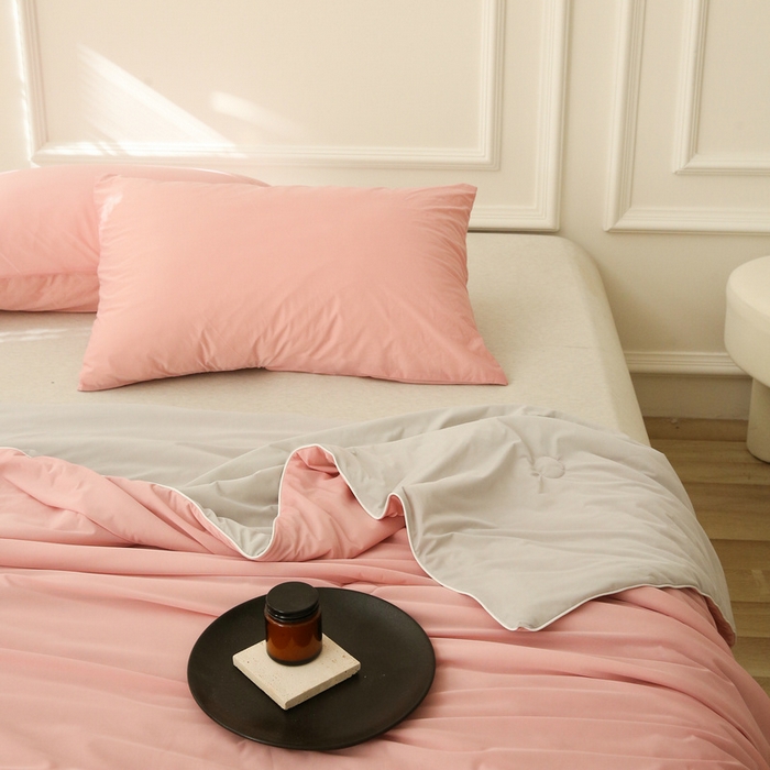 91家纺网 家纺一手货源 找家纺 缦绣阁 2025春夏新款纯色双拼凉感丝夏被冰淇淋夏被夏凉被空调被被子被芯跨境外贸爆款 豆沙-浅灰