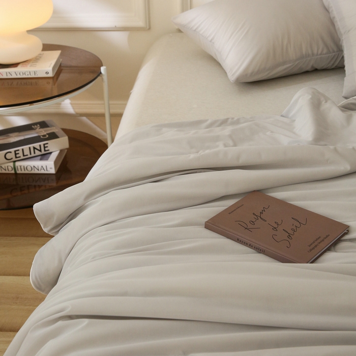 91家纺网 家纺一手货源 找家纺 缦绣阁 2025春夏新款纯色双拼凉感丝夏被冰淇淋夏被夏凉被空调被被子被芯跨境外贸爆款 高级灰