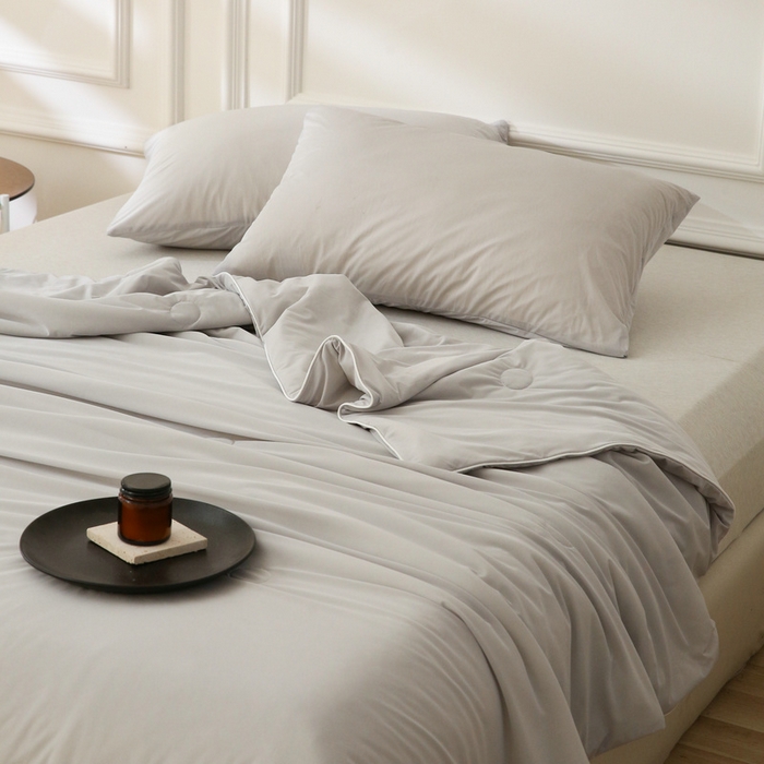 91家纺网 家纺一手货源 找家纺 缦绣阁 2025春夏新款纯色双拼凉感丝夏被冰淇淋夏被夏凉被空调被被子被芯跨境外贸爆款 高级灰